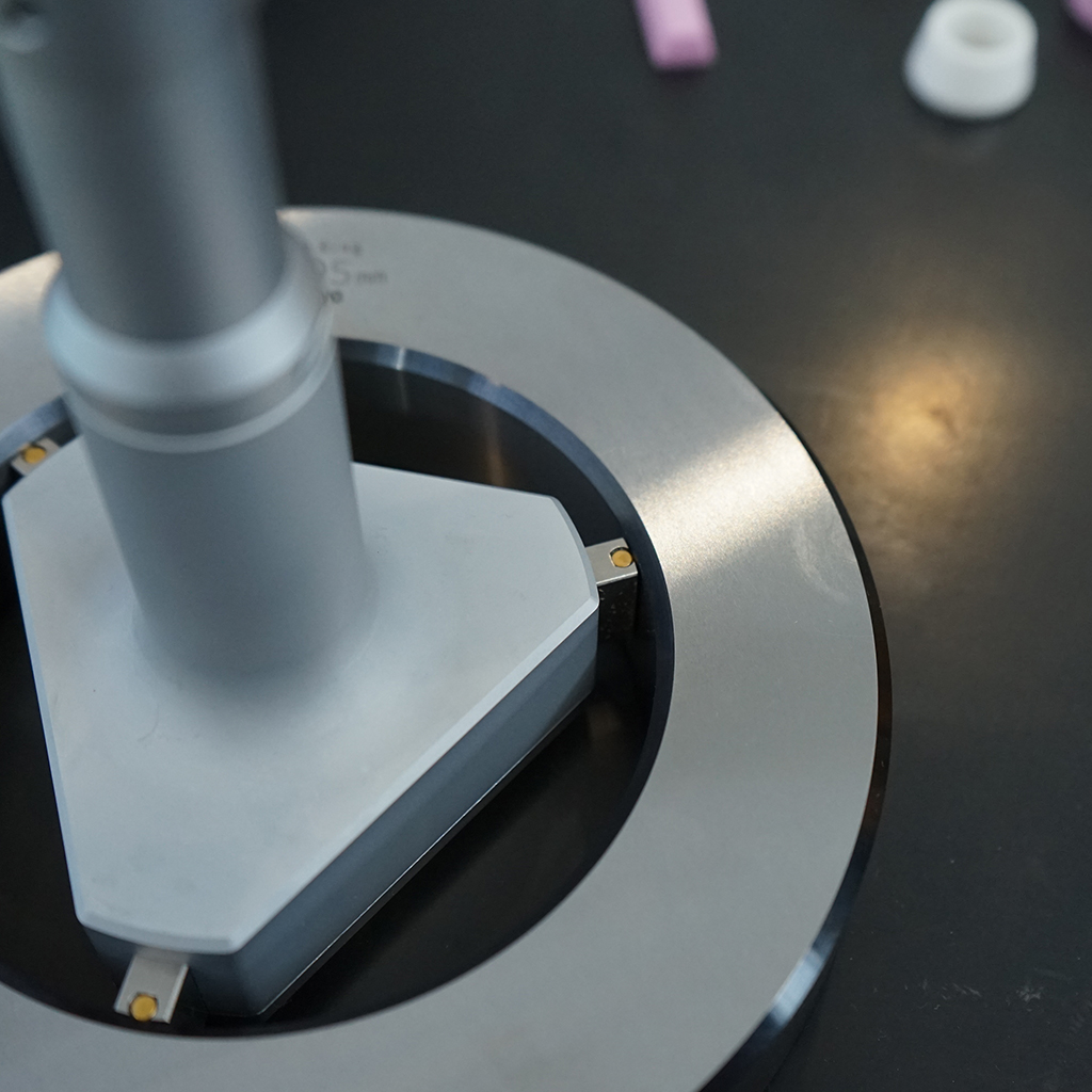 Per noi di SINTEX il controllo qualità non è un semplice servizio per i clienti, ma un asset aziendale fondamentale: è la nostra promessa di consegnare sempre pezzi di qualità, verificati con cura e precisione.