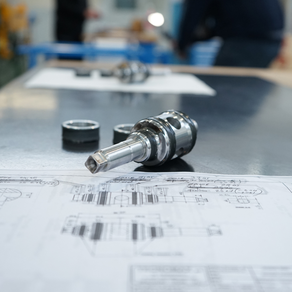 Lavorazione di Rettifica e Lappatura effettuato su prodotti in tutte le tipologie di acciaio: ALBERI, BOCCOLE, PERNI, CABESTANI, CARRUCOLE, LAME, ANELLI DI TENUTA, COLLETTORI, SIRINGHE DOSATRICI, GUIDE, BUSSOLE POMPA, SEDI CUSCINETTO, VALVOLE, PISTONI