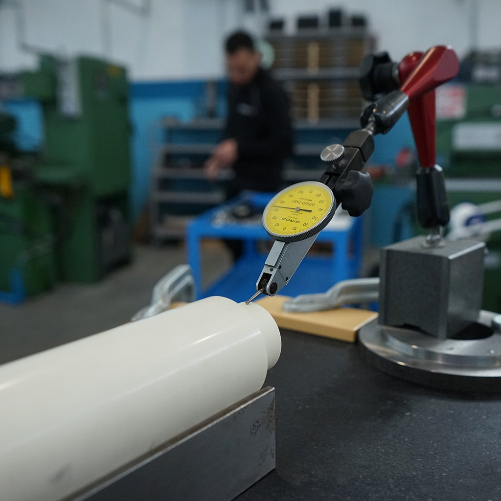 Per noi di SINTEX il controllo qualità non è un semplice servizio per i clienti, ma un asset aziendale fondamentale: è la nostra promessa di consegnare sempre pezzi di qualità, verificati con cura e precisione.